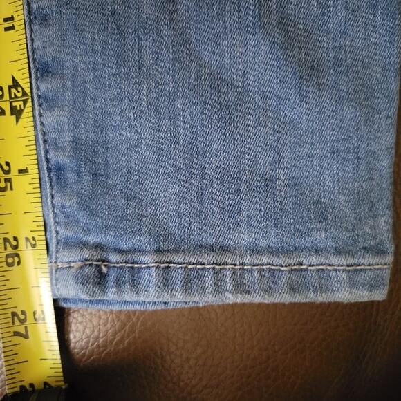 Torrid Jeans Premium Woman's size 16 Medium Wash Stretchy Waist Great Looking - Picture 9 of 10